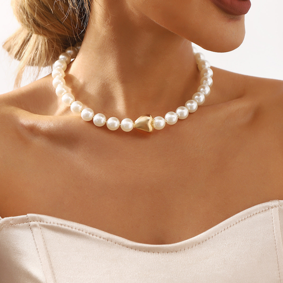 Collana di perle vintage da donna con pendente a cuore, perle imitation e materiale CCB, catena a clavicola minimalista