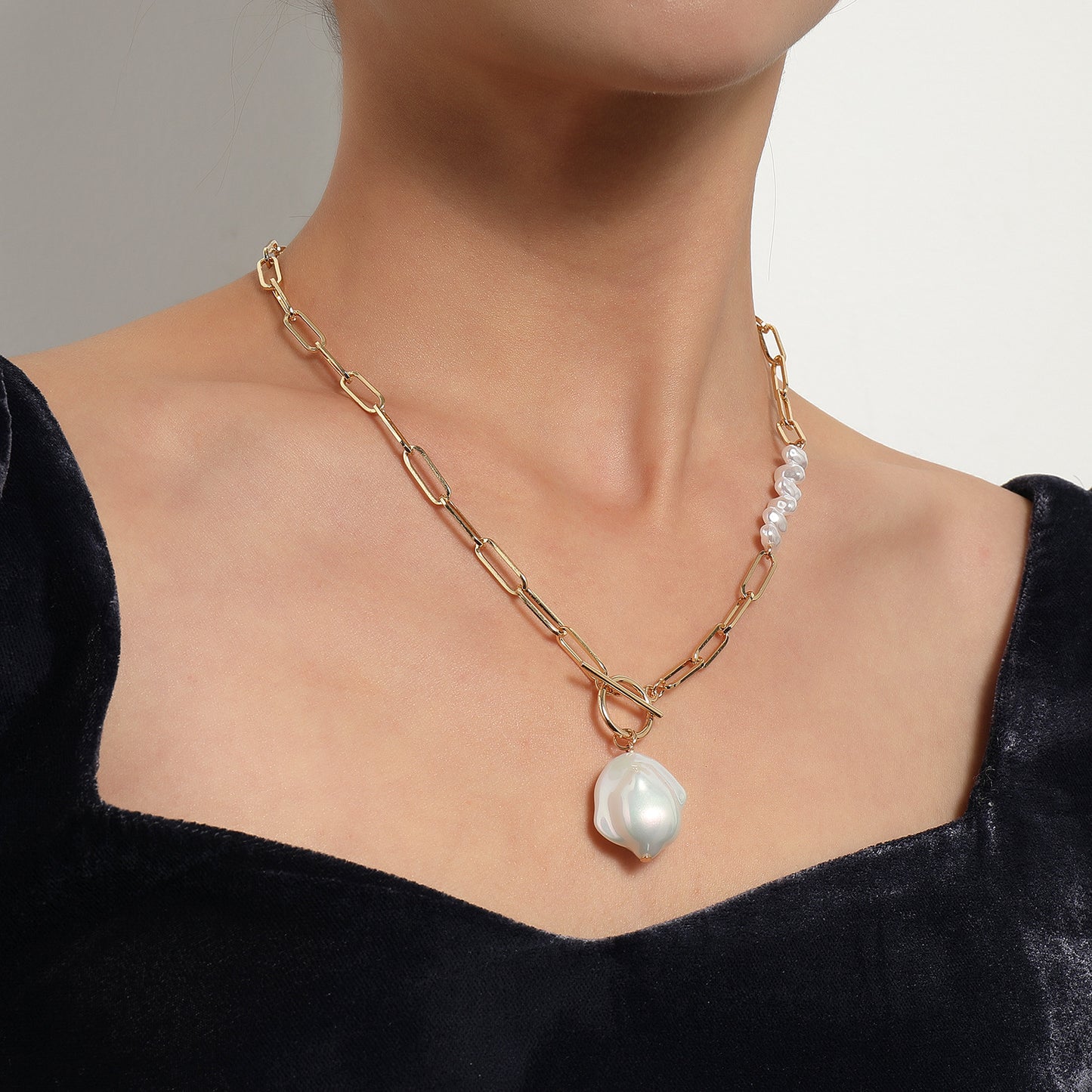 Geometric Circle Asymmetrical Mother of Pearl Pendant Necklace for Women Alloy Curb Chain