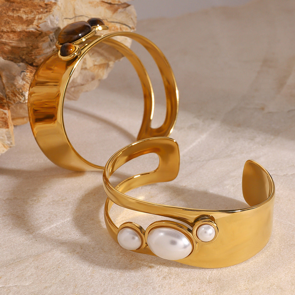 Bracciale alla moda traforato con perle in acciaio inossidabile con finitura placcata da donna