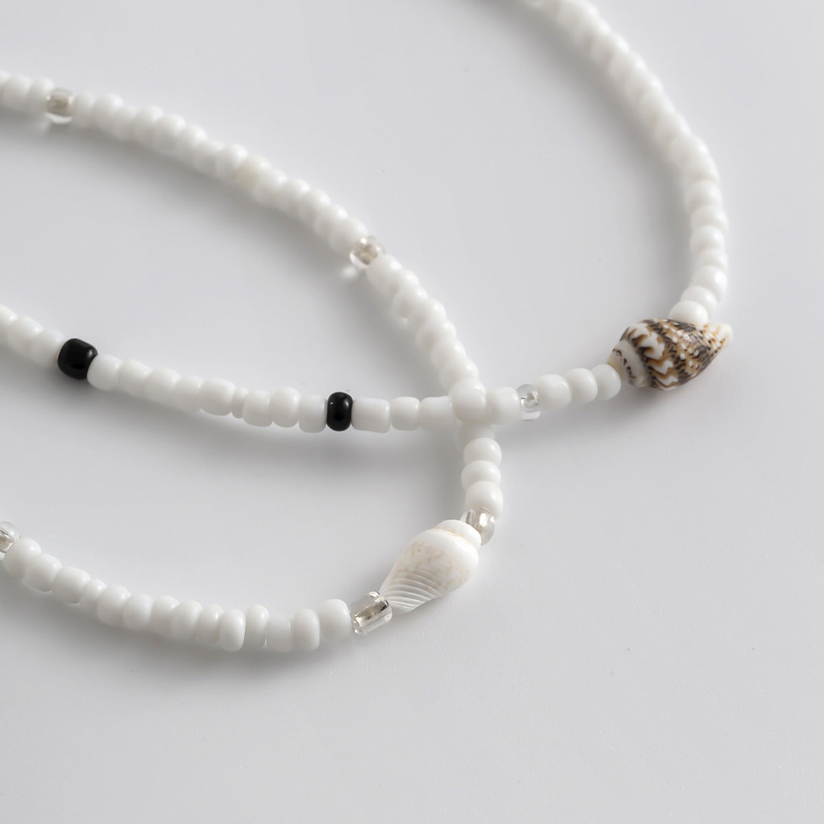 Collana geometrica con clavicola ispirata all'oceano per donna con intarsi in perla e conchiglia, catena a palline fatta a mano