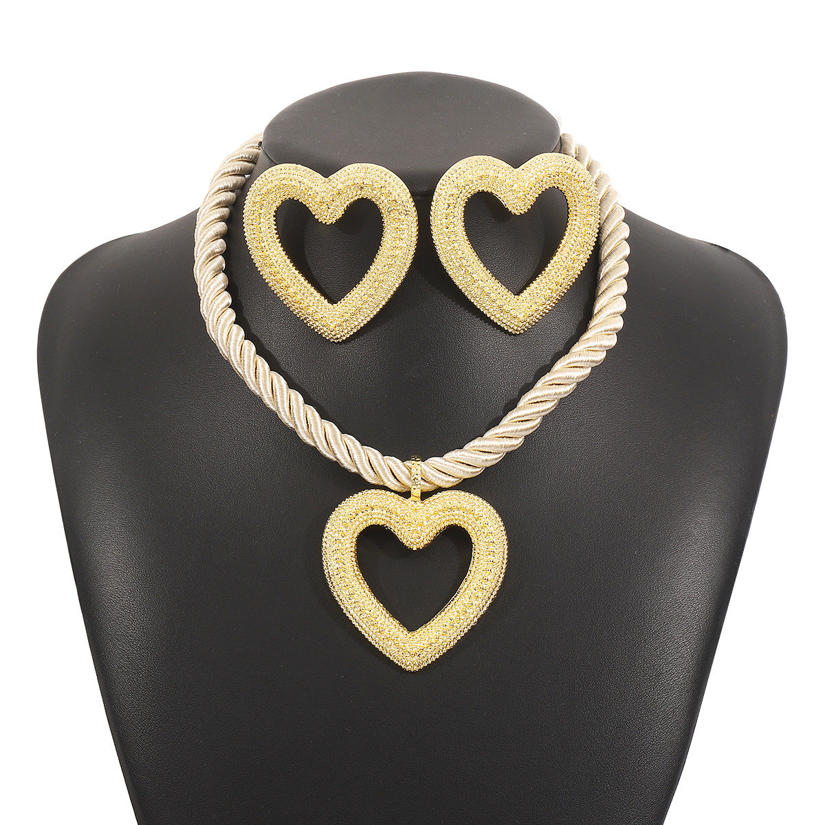 Conjunto de collar y pendientes de aleación con forma de corazón de concha personalizados con acabado galvanizado