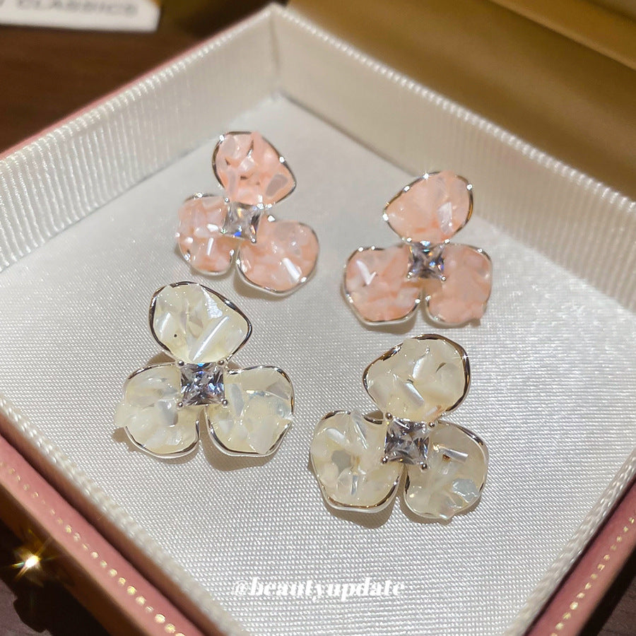 Aretes Elegantes de Concha Floral con Incrustaciones de Circón para Mujer, Accesorio de Moda de Lujo