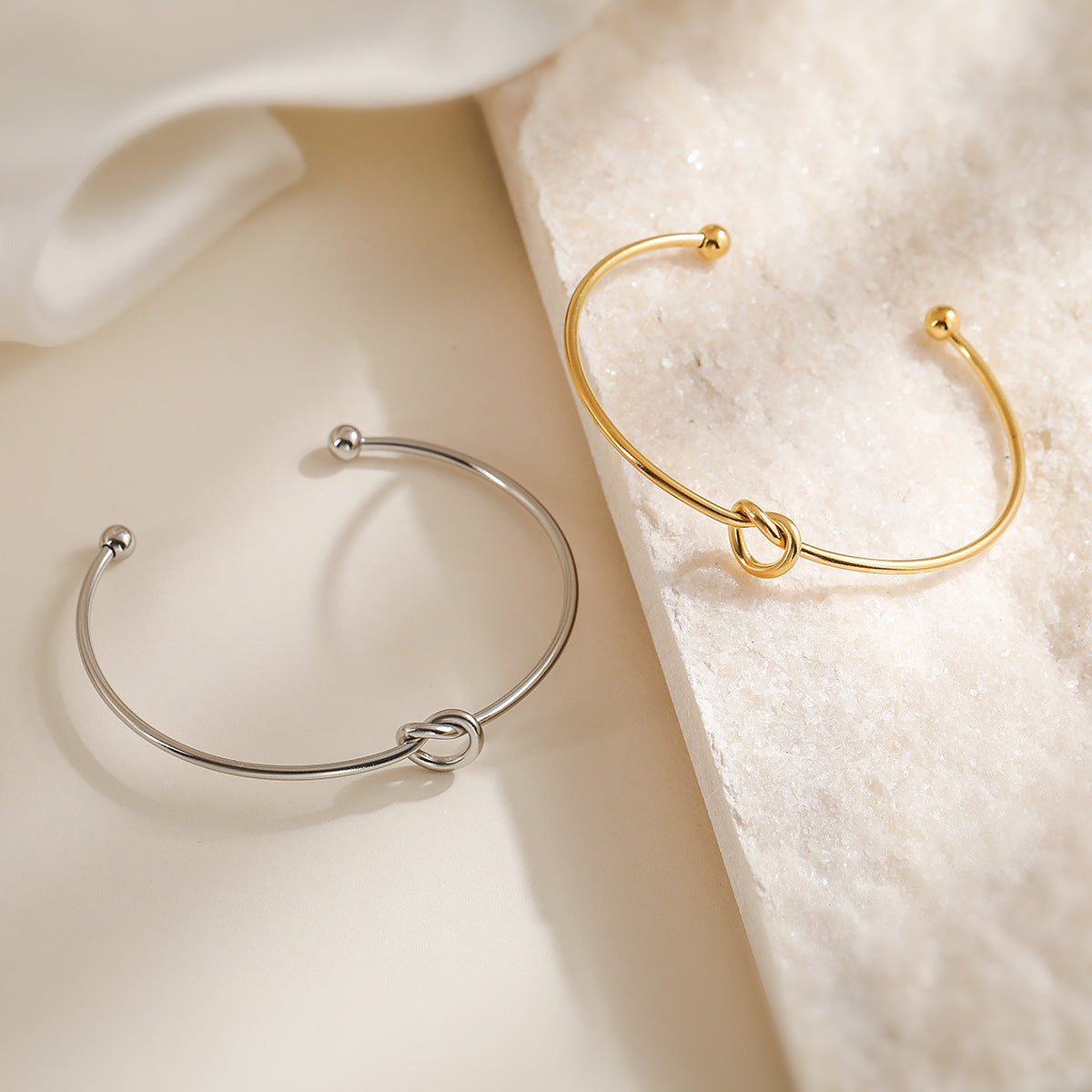 Minimalist Knoted Heart-Shaped 18K Gold-Plated Stainless Steel Bracelet for Women
