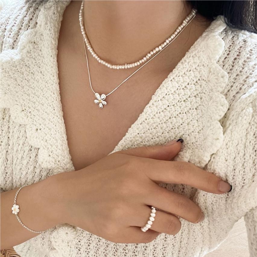 Elegante collana con ciondolo a margherita in argento sterling 925 con catena a serpente, design geometrico minimalista, con accenti arcobaleno, placcata argento anallergica