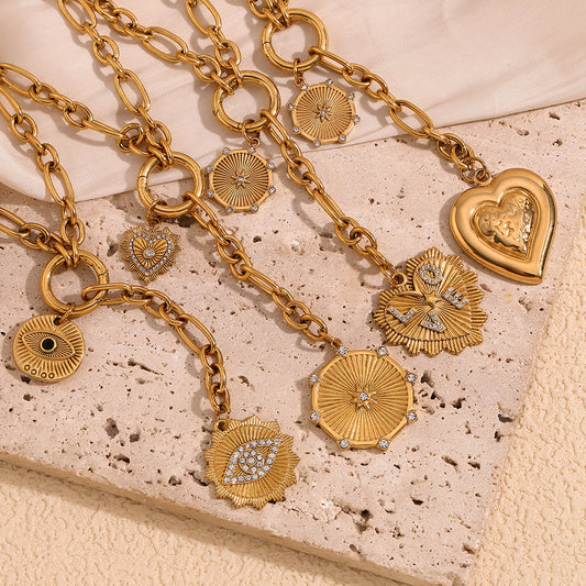 Collana girocollo con ciondolo a cuore in acciaio inossidabile minimalista placcato oro 18 carati e nappe pendenti su catena O-ring