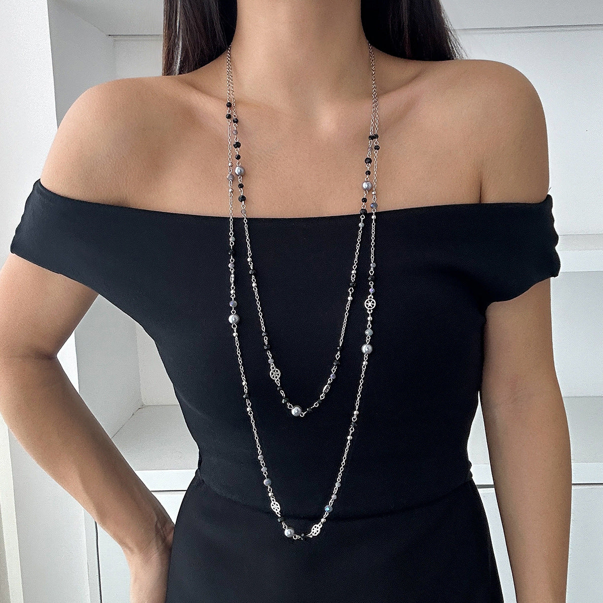 Vintage Star-Shaped Layered Long Necklace for Women with Imitation Pearls and Rhinestone Pendant on Snake Chain