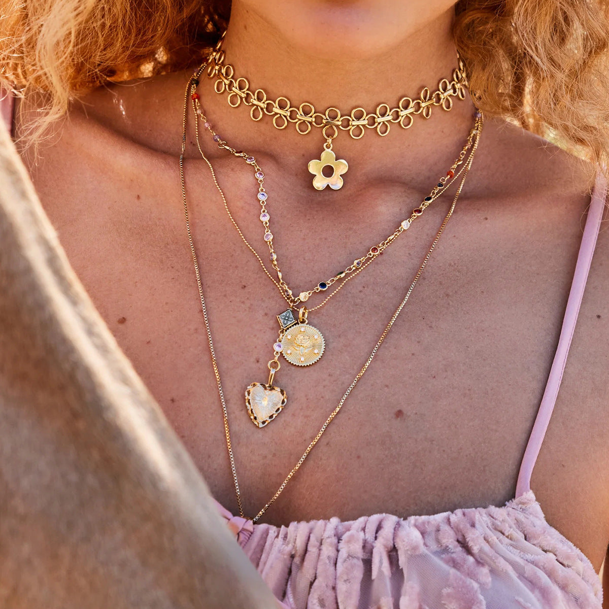 Collana con Pendente a Trifoglio Minimalista in Acciaio al Titanio con Finitura Placcata da Donna