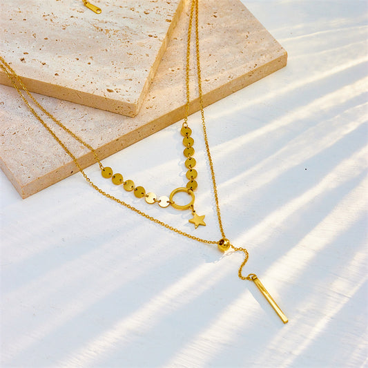 Collana a pendente a strati bicolore minimalista con nappa e ciondolo a stella in acciaio al titanio con finitura placcata