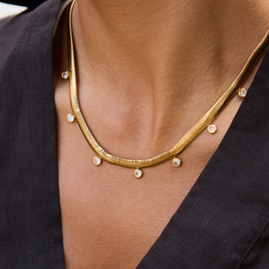 Collana da donna in acciaio inossidabile placcato oro 18 carati con zirconi, dal design geometrico di lusso