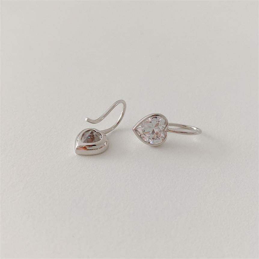 Pendientes Minimalistas de Plata de Ley 925 con Circonita en Forma de Corazón y Acabado Bañado