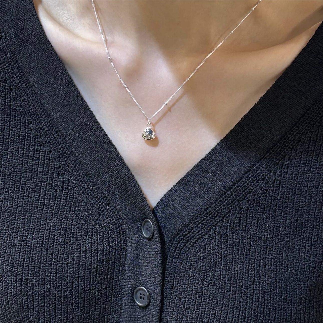 Collana con Pendente a Tulipo Geometrico Minimalista in Argento Sterling 925 Placcato Oro con Catena a Croce