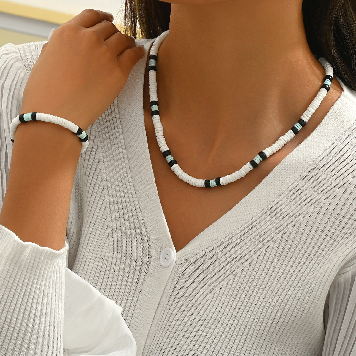 Juego minimalista de collar y pulsera trenzados de conchas marinas para mujer con colgante de nácar en cadena de bolas