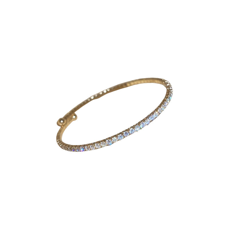 Bracciale rigido aperto da donna minimalista ed elegante in rame con intarsio di strass