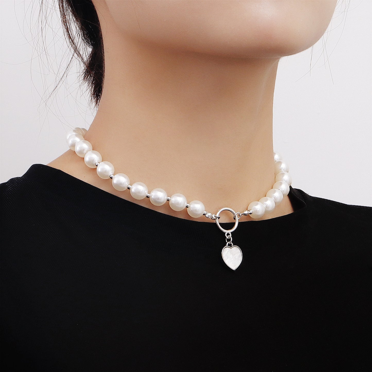Sweet Minimalist Heart-Shaped Mother-of-Pearl Pendant Necklace with Gold-Plated Alloy Chain for Women