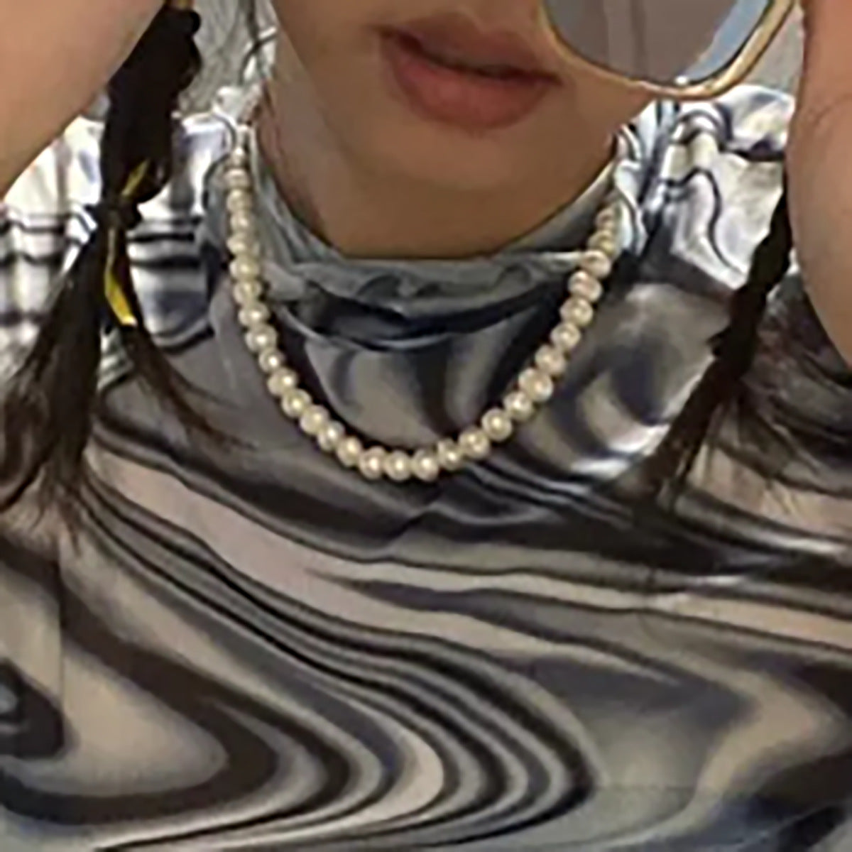 Collana con ciondolo geometrico a forma di cuore vintage, con catena in metallo galvanizzato e dettagli in perle sintetiche, da donna