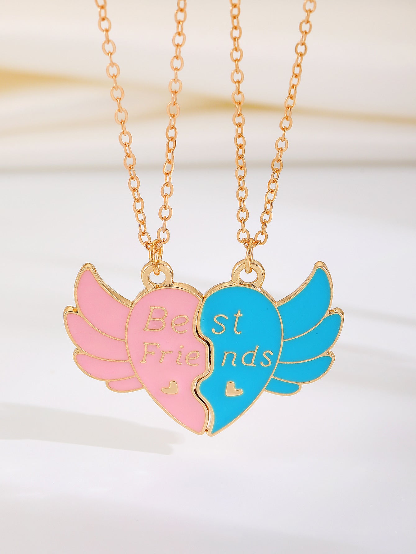 Collana da donna placcata in lega di zinco con cuore geometrico arcobaleno