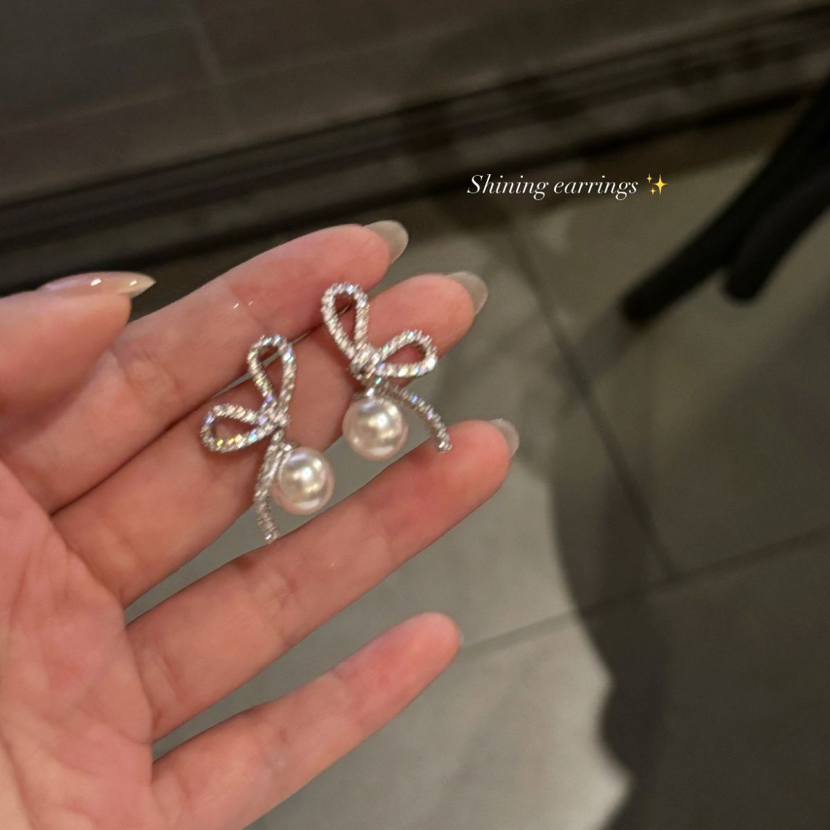 Pendientes de perlas geométricos para mujer con detalles de circonitas, postes de acero galvanizado, estilo retro lujoso y elegante para otoño e invierno