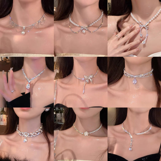 Elegante collar con colgante de lazo de diamantes de imitación y detalles de nácar perlado para mujer — Delicada cadena para clavícula en estilo de lujo minimalista y a la moda