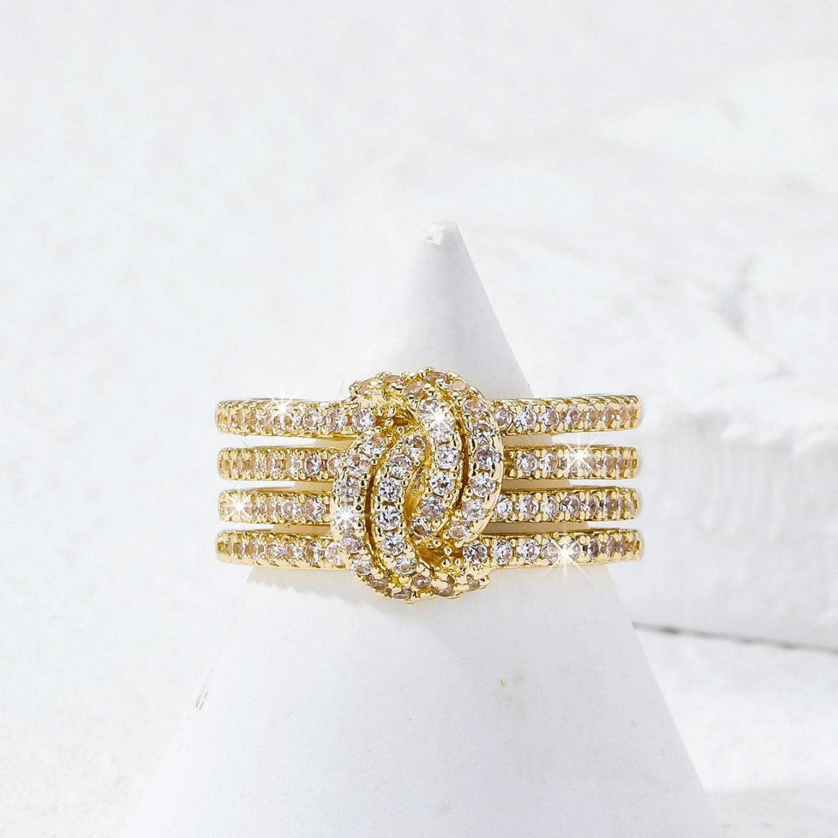 Anello aperto regolabile alla moda da donna con intarsio in zirconi cubici a forma di U geometrica su fascia in rame
