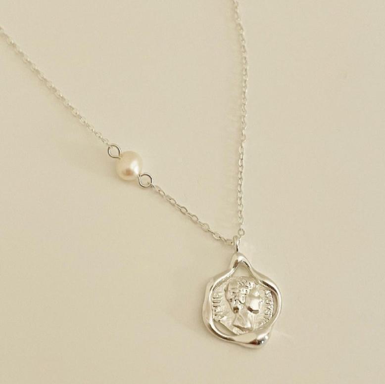 Minimalist Vintage Portrait Pendant Necklace in 925 Sterling Silver with Pearl Accents on Beaded Chain