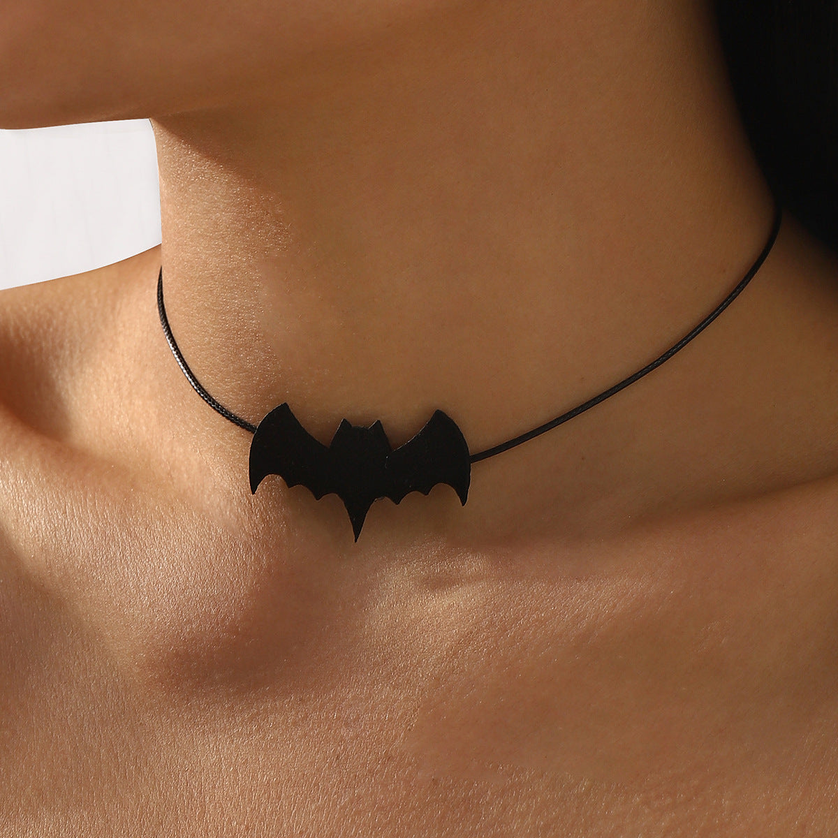 Collar con colgante de murciélago y araña espeluznante de Halloween para unisex con tela de fieltro y cuerda, accesorio gótico hecho a mano para fiestas