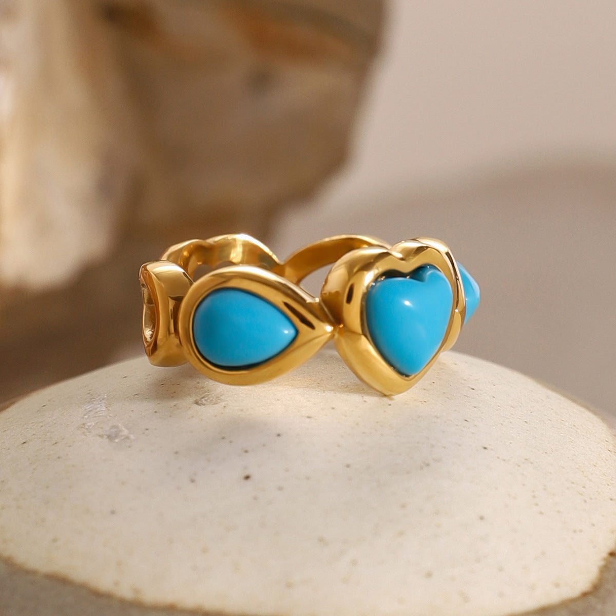 Anello minimalista a forma di cuore da donna in acciaio inossidabile con finitura placcata