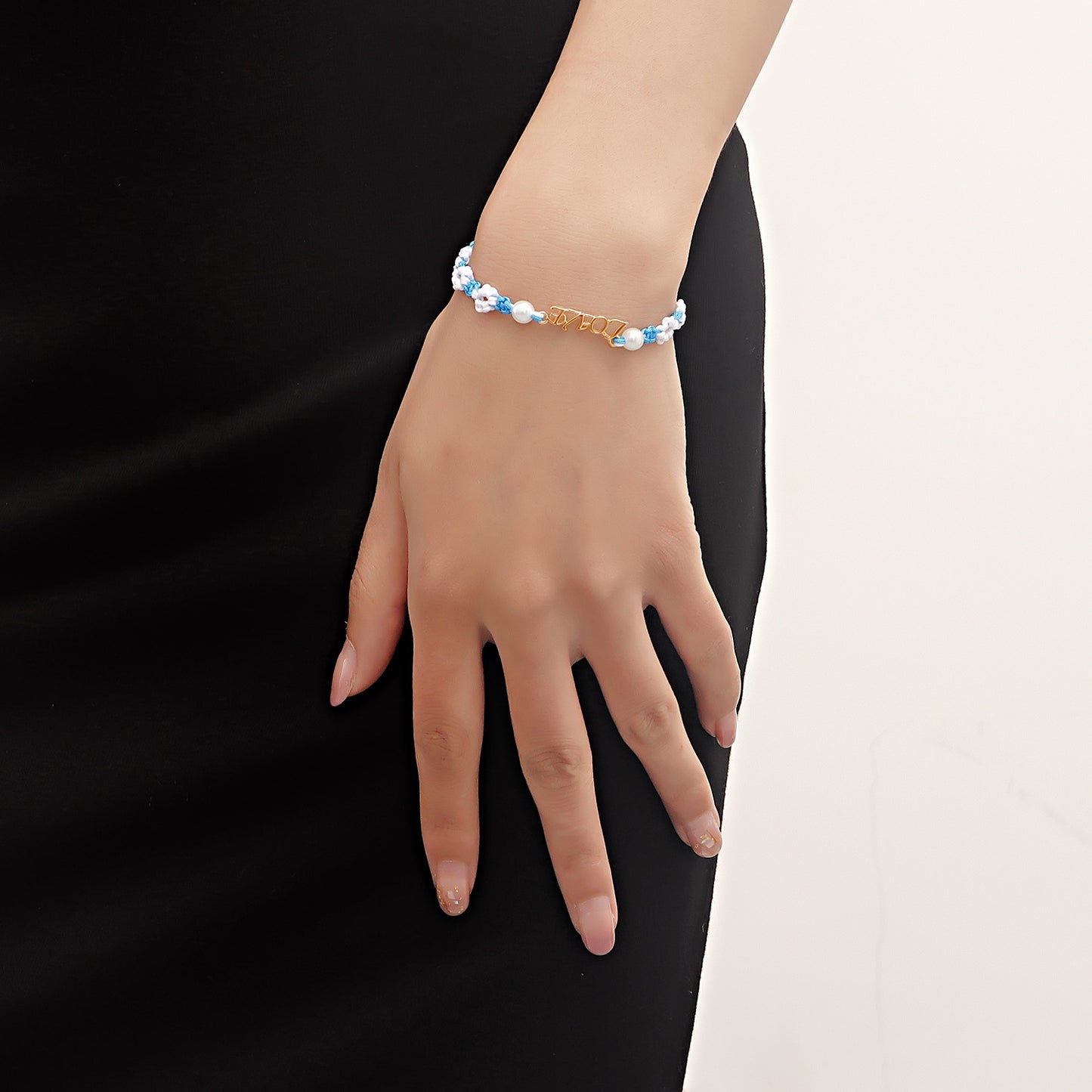 Minimalist Braided Flower Adjustable Colorful Cord Bracelet with Geometric Heart Design Alloy Plated Hand Jewelry