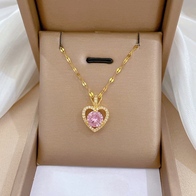Collana in Acciaio al Titanio con Intarsi in Strass Geometrici a Cuore Dolce Minimalista di Lusso da Donna