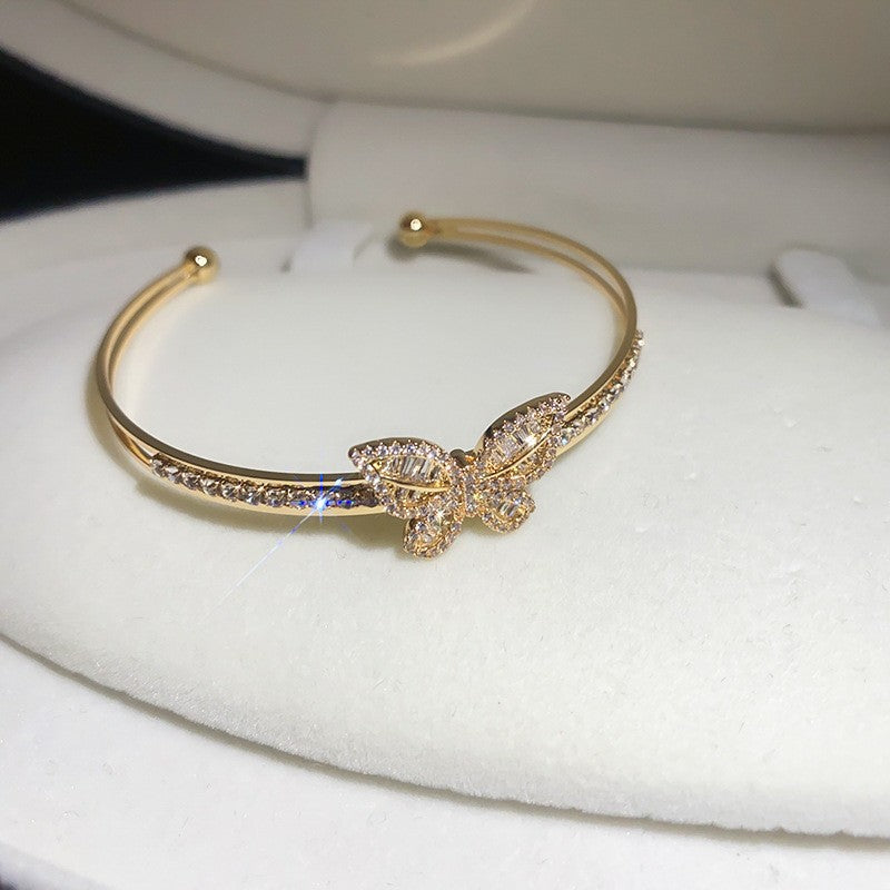 Pulsera tipo brazalete de aleación de cobre bañada en oro de lujo con incrustaciones de diamantes de imitación para mujer