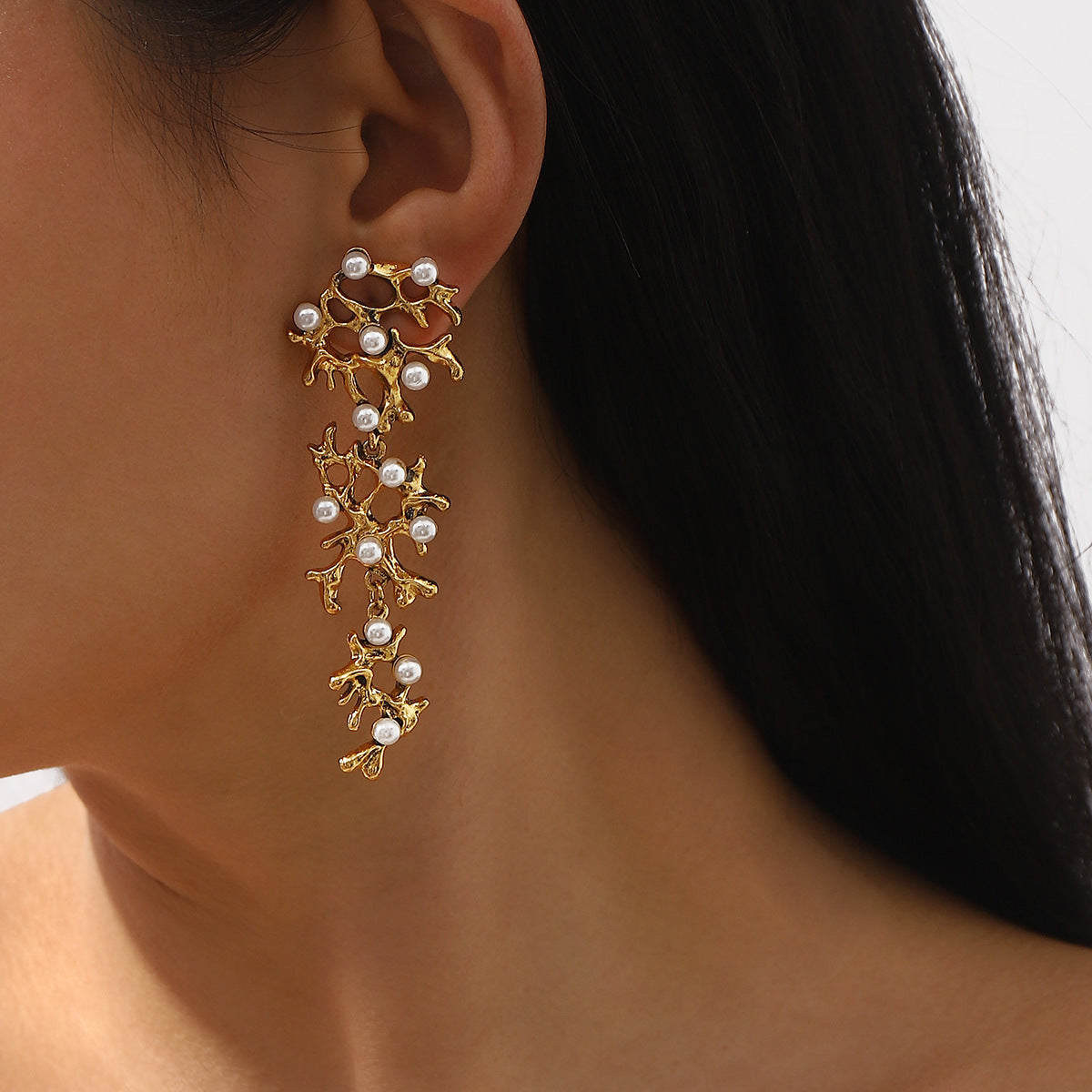 Vintage-Inspired Geometric Leaf-Shaped Alloy Earrings with Imitation Pearl Inlay for Women