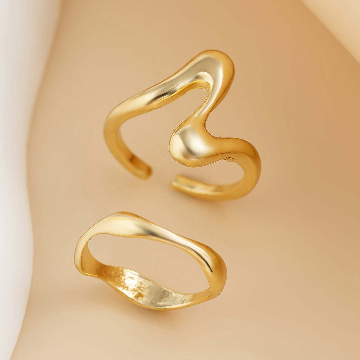 Anello aperto a spirale geometrico contorto irregolare minimalista in lega con finitura placcata