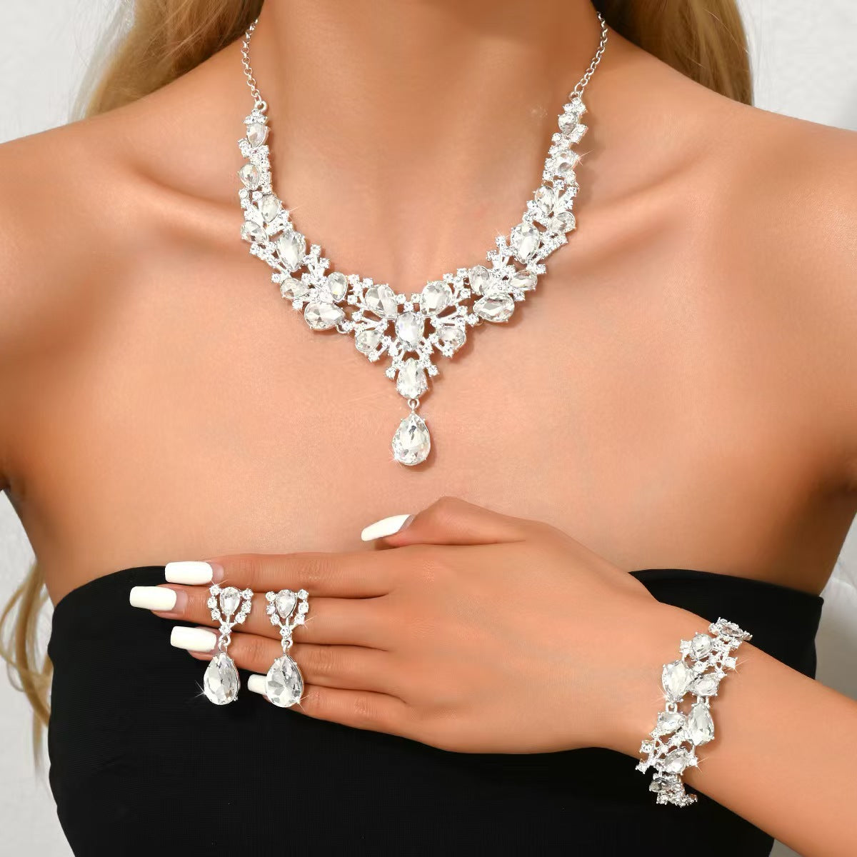 Resort Style Heart and Teardrop Shaped Alloy Necklace Bracelet Earrings Set with Rhinestone Inlay and Gold Plating on O-Chain