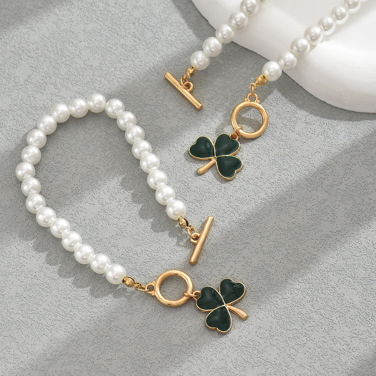 Minimalist Clover-Shaped Alloy Necklace and Bracelet Set for Women with Pearl-Embellished Beaded Design
