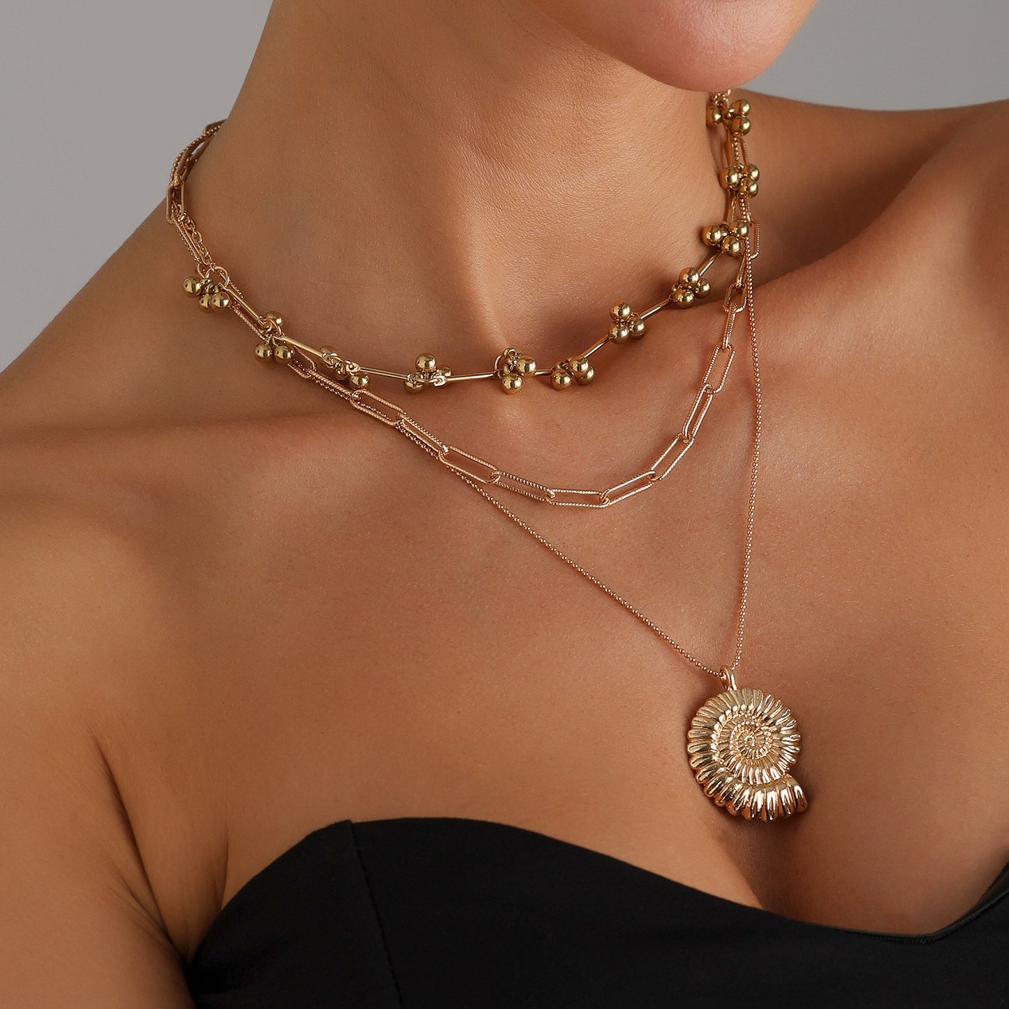 Fashion Minimalist Seashell Pendant Necklace in Alloy with Plated Finish for Women