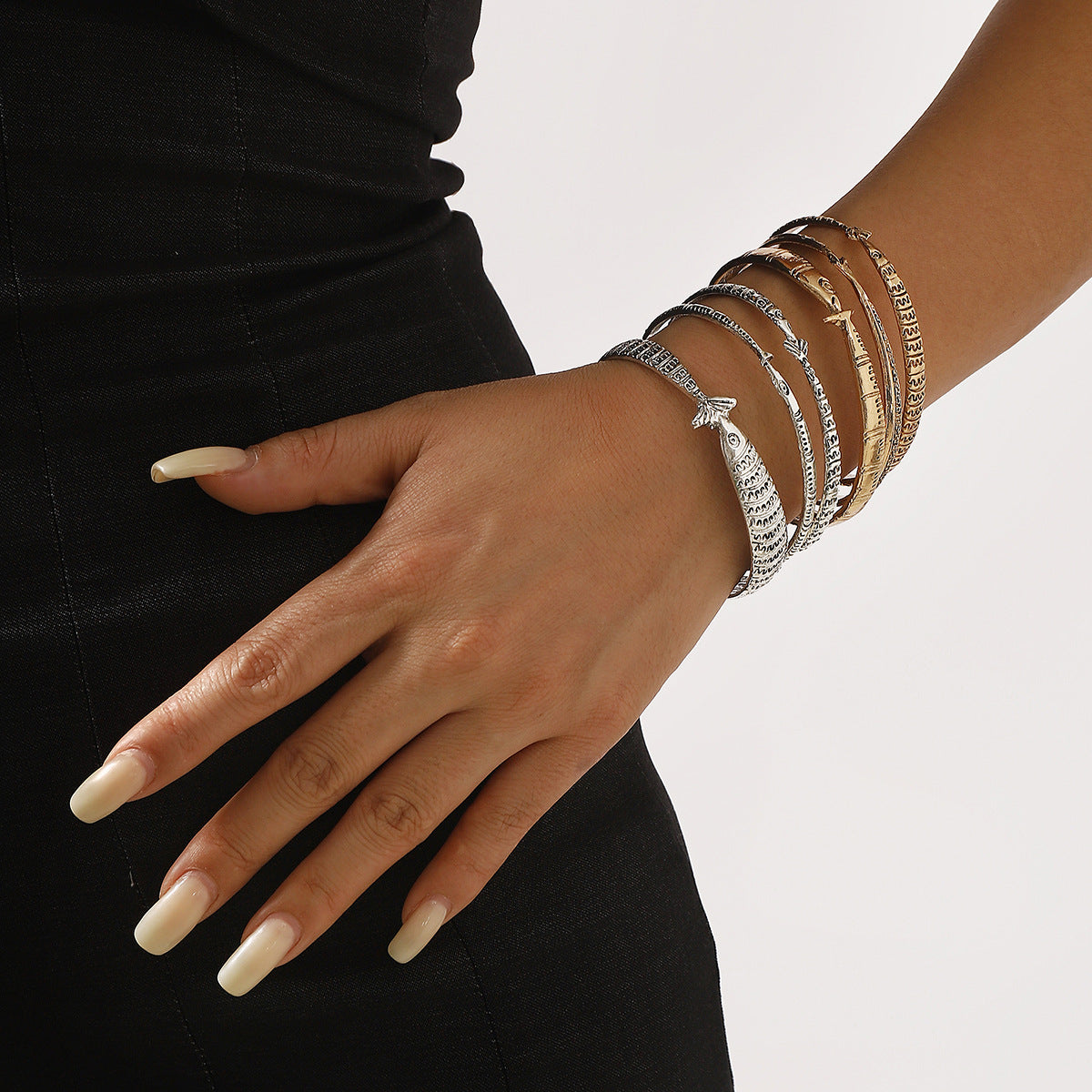 Bracciale multistrato impilabile in lega ispirato al vintage da donna con design a pesci animali marini e finitura galvanizzata