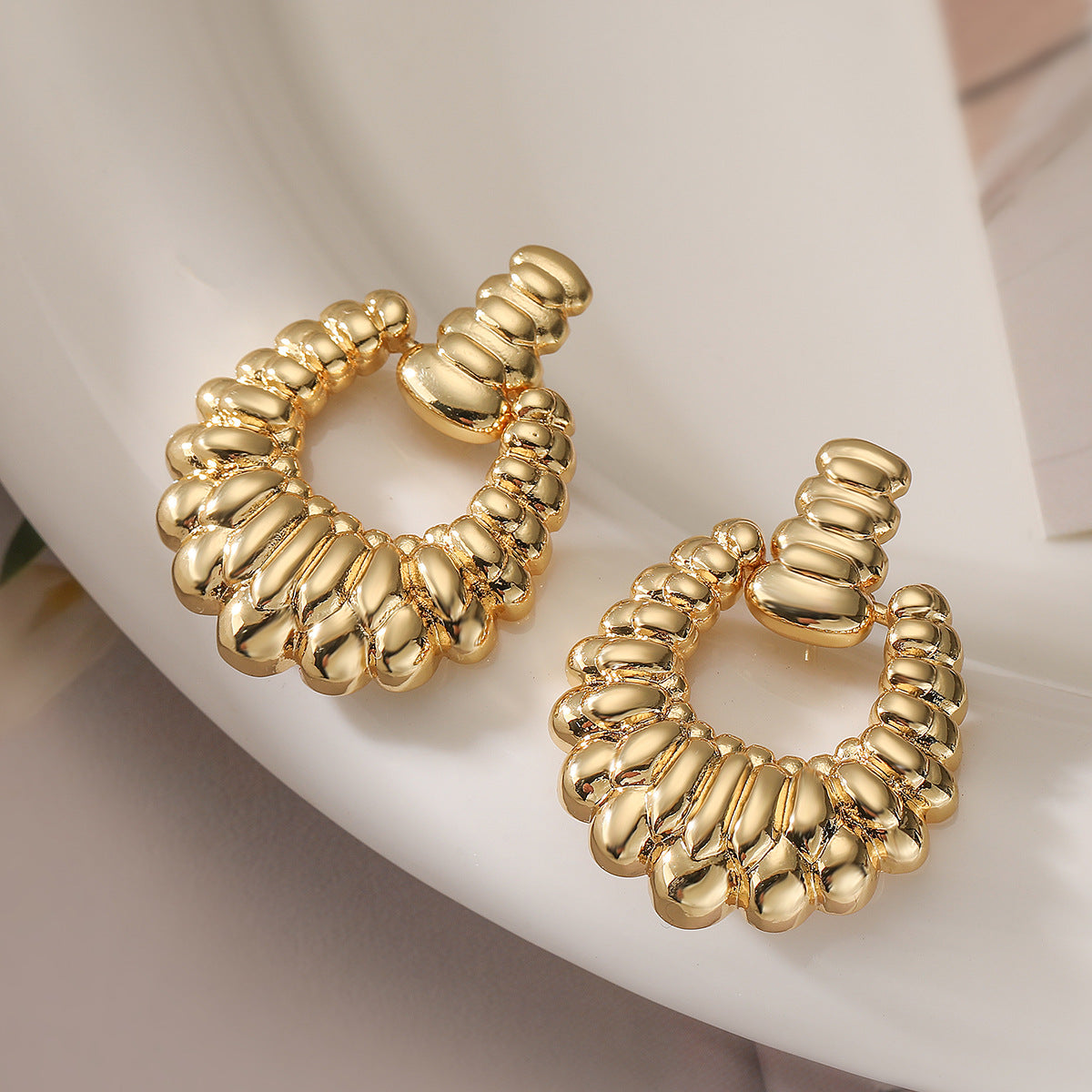Orecchini da donna geometrici irregolari minimalisti in rame con placcatura in oro vero