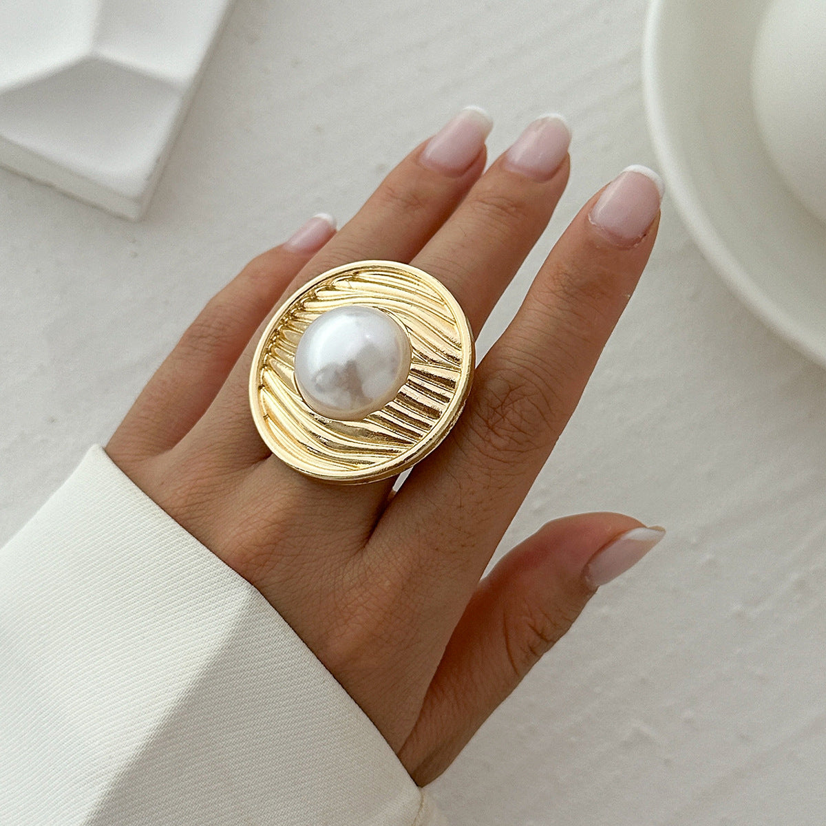 Elegant Geometric Oval Alloy Plated Ring with Imitation Pearl