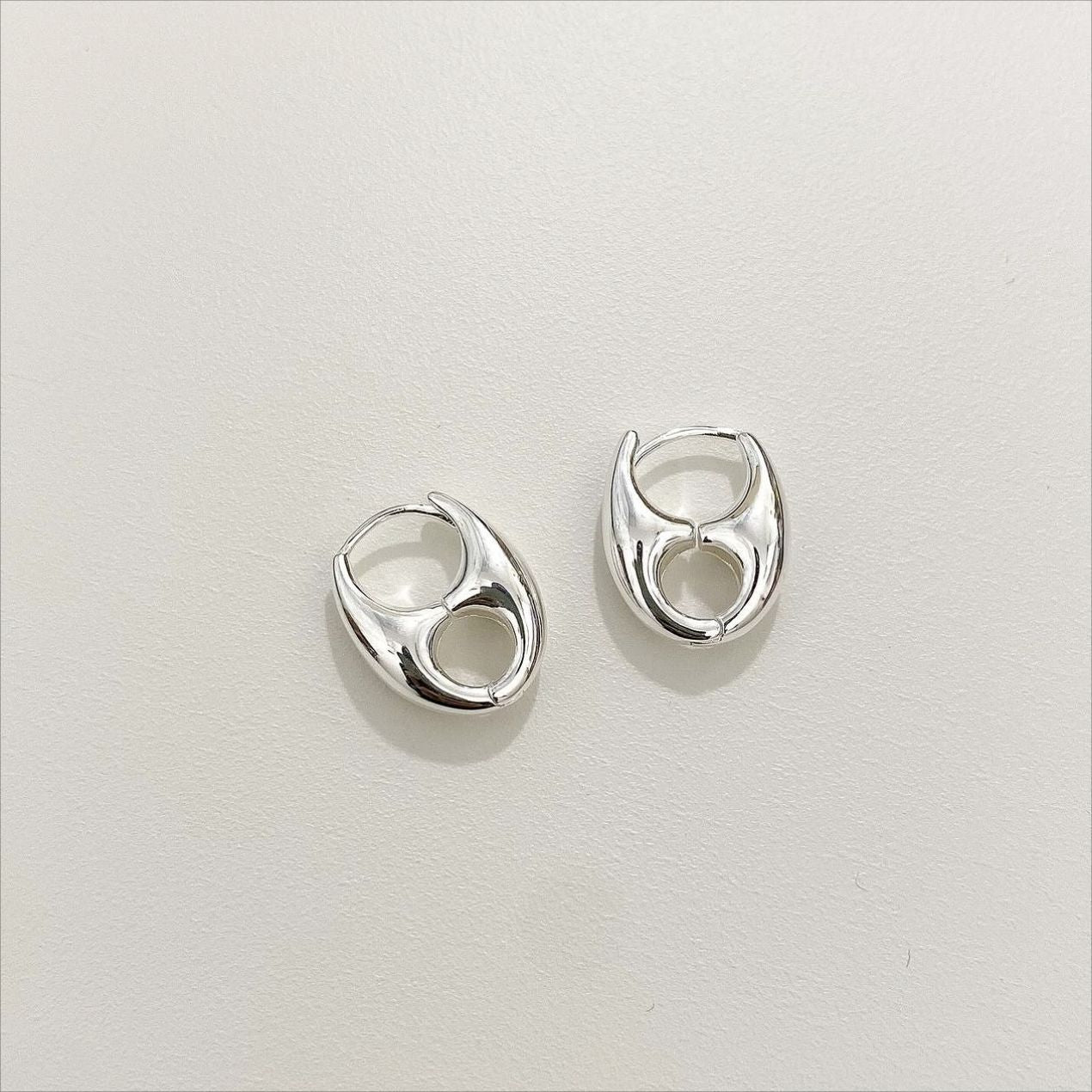 Orecchini a perno da donna in argento Sterling 925 placcato oro, a forma di lettera, dal design minimalista a doppio anello
