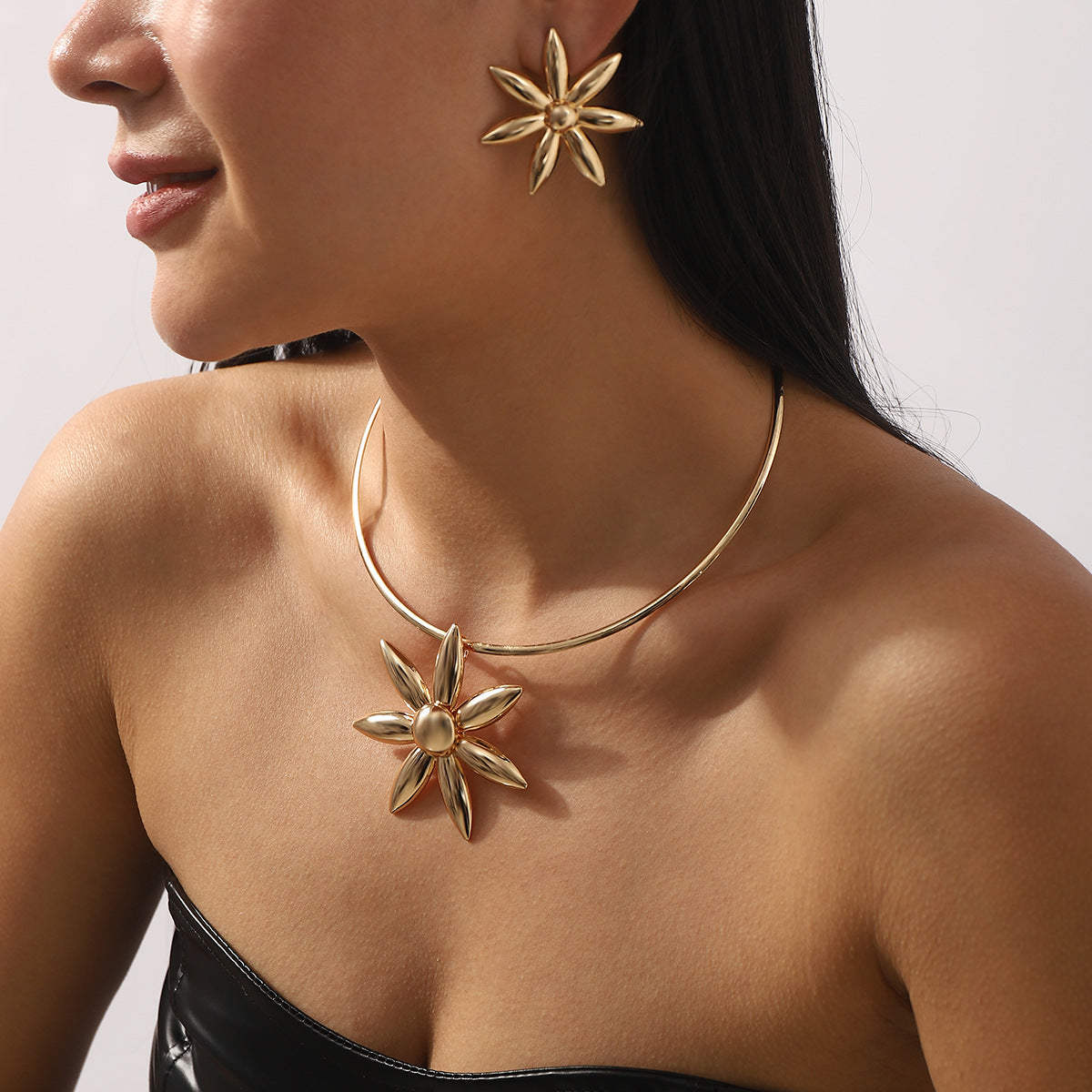 Vintage Floral Alloy Earrings and Necklace Set with Gold-Plated Finish for Women