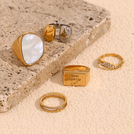 Anello geometrico minimalista da donna in acciaio inossidabile placcato oro 18 carati