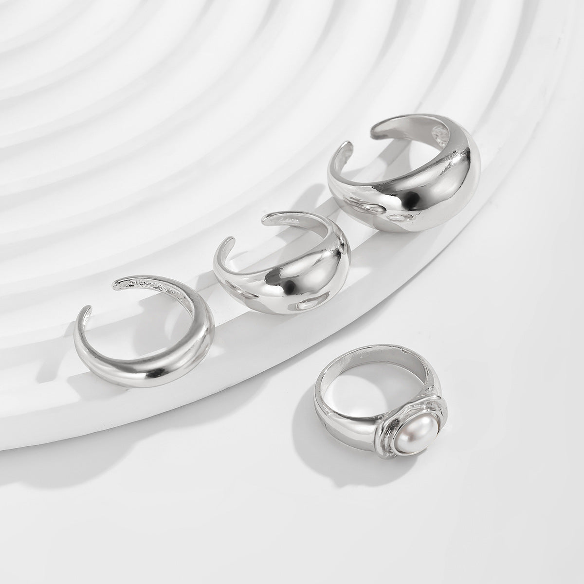 Minimalist Geometric Zinc Alloy Plated Ring with Pearl Inlay for Women