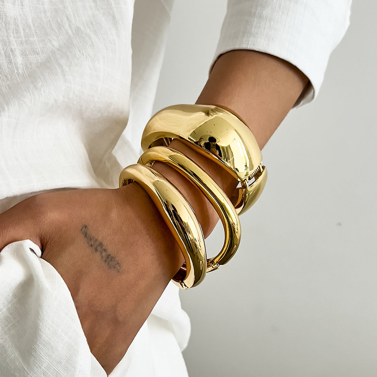 Exaggerated Geometric Oval Plated Alloy Bangle Bracelet Set