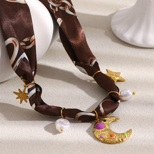 Collar de bufanda de seda con luna, cara y estrella de acero inoxidable geométrico minimalista chapado en oro de 18 quilates para mujer