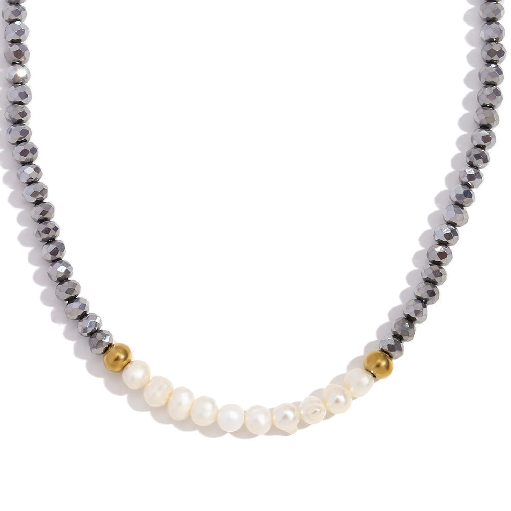Collana alla moda da donna in stile OL con pendente geometrico in acciaio inossidabile, dieci perle d'acqua dolce e cristalli sfaccettati scuri infilati a mano su catena standard