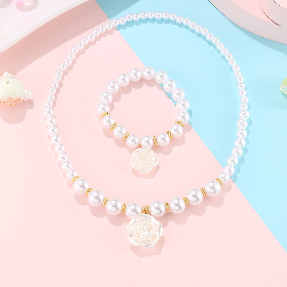 Completo collana Sweet Floral Camellia Pearl per bambine con ciondolo in acrilico e catena di perle
