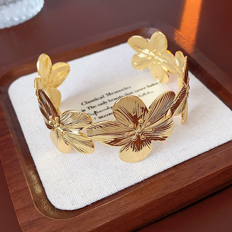 Pulsera Cóncava Irregular Minimalista para Mujer en Aleación de Latón con Acabado Galvánico