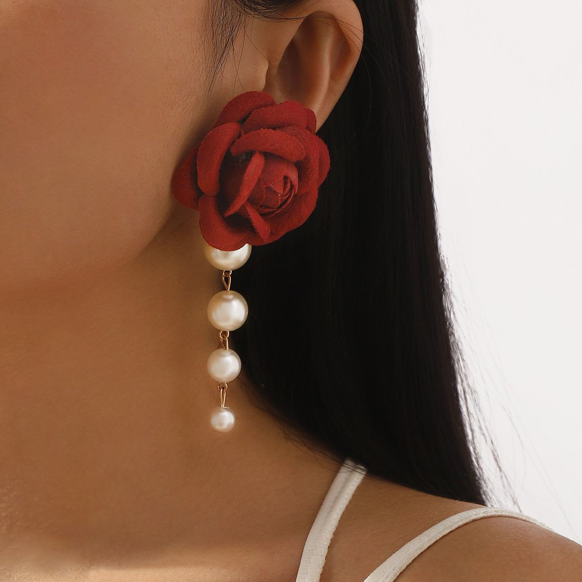 Dulces pendientes de gota con perlas y flores de tela de moda minimalista de verano para mujer