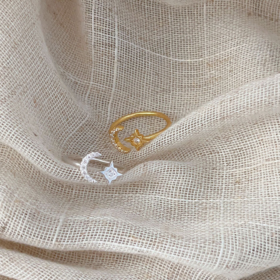 Anello minimalista a stella e luna da donna in argento sterling 925 con strass micro-pavé e finitura placcata