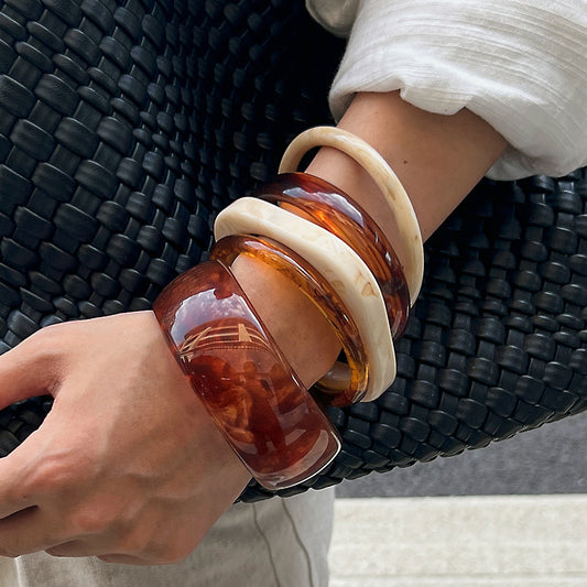 Bracciale Audace Geometrico in Acrilico da Donna con Design Ombré Irregolare e Stile Artistico Unico