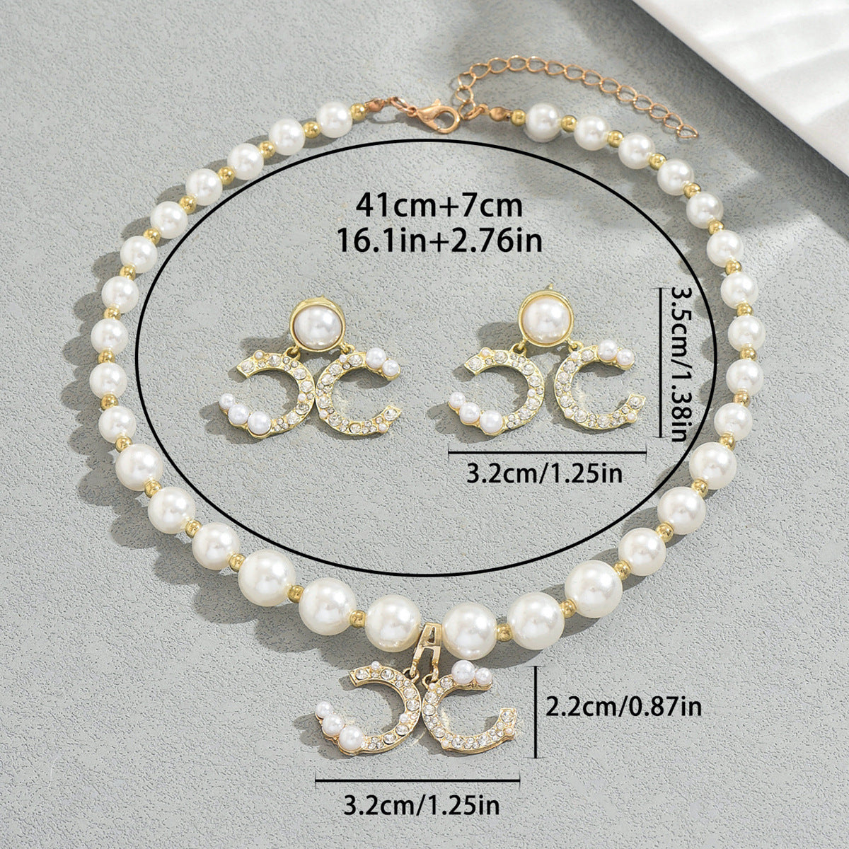 Set di collana e orecchini in lega a C geometrica da donna con dettagli in perle
